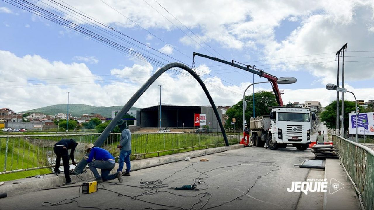 Prefeitura de Jequié inicia melhorias estruturais e construção de passarela para pedestres na ponte de acesso ao bairro Pompílio Sampaio