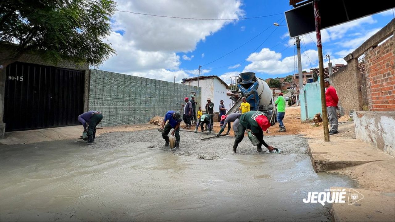 Prefeitura de Jequié segue executando obras de pavimentação a concreto no Alto da Bela Vista
