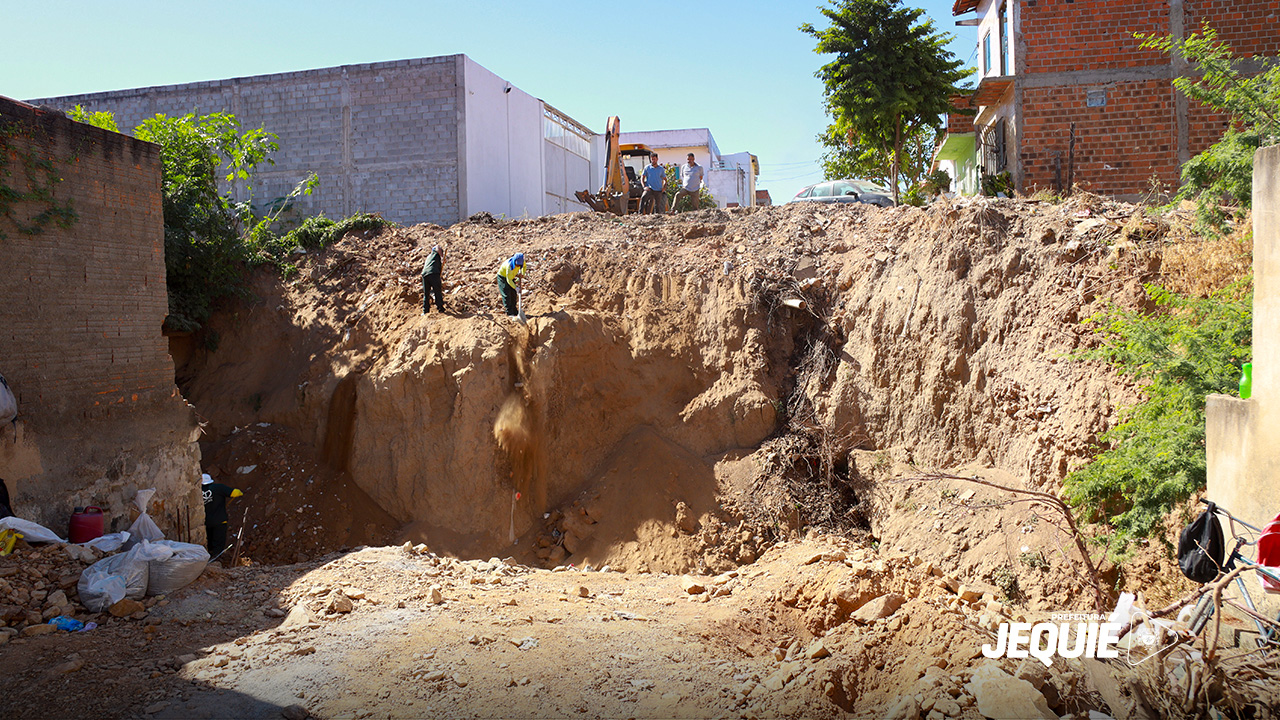 Prefeitura de Jequié inicia recuperação da drenagem pluvial da 5ª Travessa Governador Lomanto Júnior e Rua dos Salmões, no Joaquim Romão