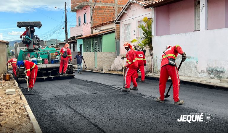 Prefeitura de Jequié amplia obras de pavimentação asfáltica no Alto da Bela Vista