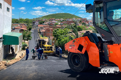 Prefeitura de Jequié segue ampliando os serviços de pavimentação no Loteamento Santa Luz, Vila Vitória e nos bairros Pompílio Sampaio e Cidade Nova
