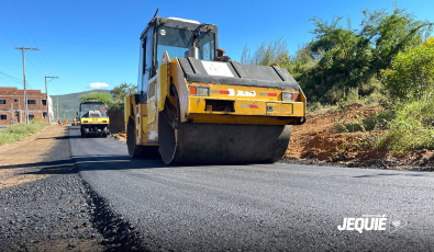 Obras de pavimentação da Prefeitura de Jequié chegam a novas ruas do Loteamento Santa Luz