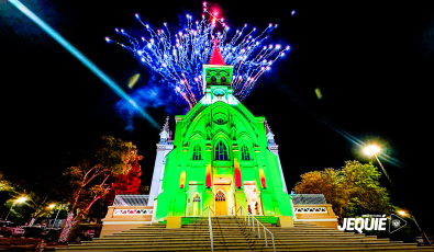 Prefeito de Jequié inaugura iluminação cênica da Catedral de Santo Antônio