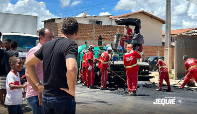 Prefeito de Jequié realiza visita técnica às obras de pavimentação asfáltica no Residencial Mandacaru I e II