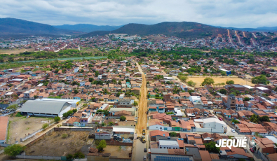 Prefeitura de Jequié executa terraplanagem para pavimentação de novas ruas no KM 3