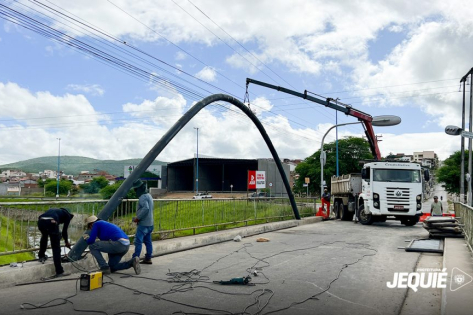 Prefeitura de Jequié inicia melhorias estruturais e construção de passarela para pedestres na ponte de acesso ao bairro Pompílio Sampaio