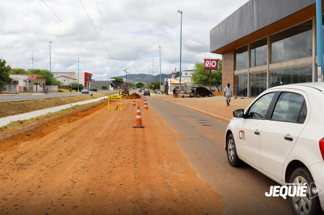 Prefeitura de Jequié inicia recuperação de trecho da Avenida César Borges, afetado pela enchente