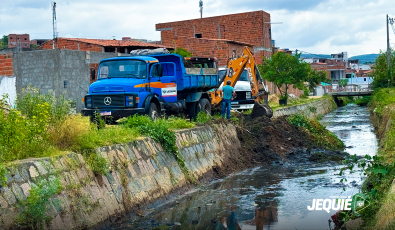 Prefeitura de Jequié intensifica ações de limpeza e manutenção de canais pluviais