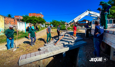 Prefeitura de Jequié realiza novas obras de concretagem e instalação de pontes pluviais no Jequiezinho