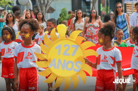 Prefeitura de Jequié realiza tradicional desfile cultural em celebração aos 127 anos do município