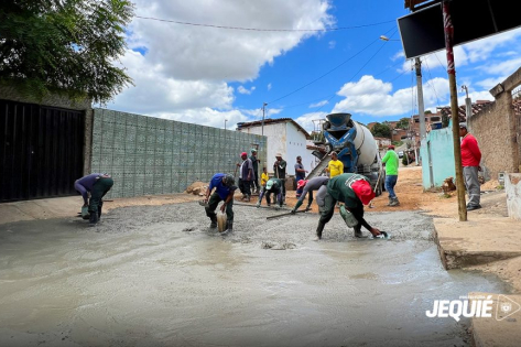 Prefeitura de Jequié segue executando obras de pavimentação a concreto no Alto da Bela Vista