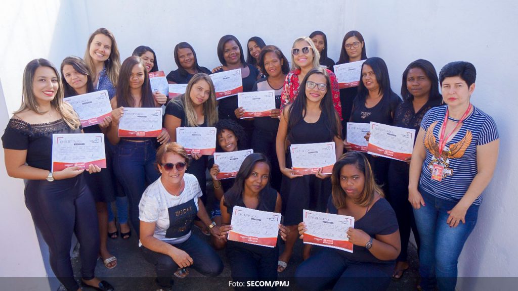 Prefeitura de Jequié encerra curso de Cabeleireiro na Lavanderia Comunitária do KM 4