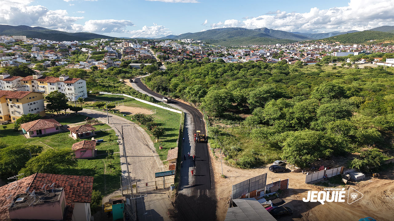 Com a aplicação do CBUQ, Prefeitura de Jequié inicia pavimentação asfáltica da rua que liga São Luís ao bairro São Judas Tadeu