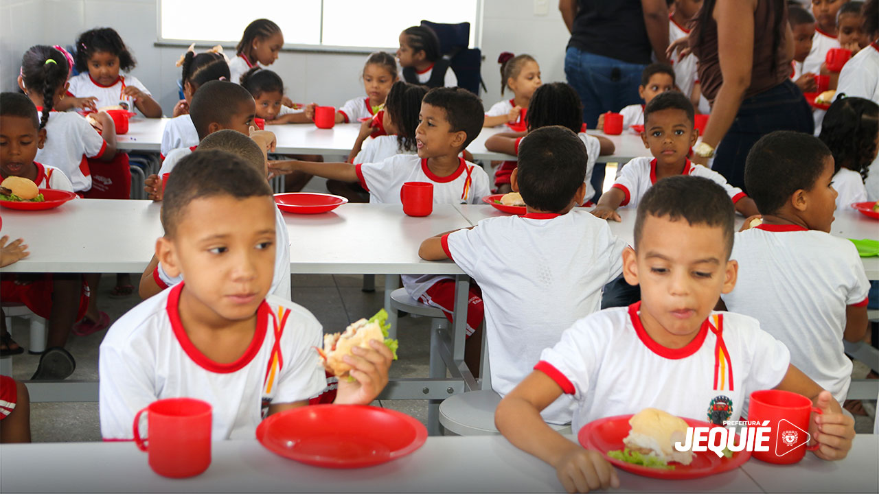 Com inclusão do dia do hamburguer e café da manhã para estudantes das escolas municipais, Prefeitura de Jequié incrementa cardápio escolar