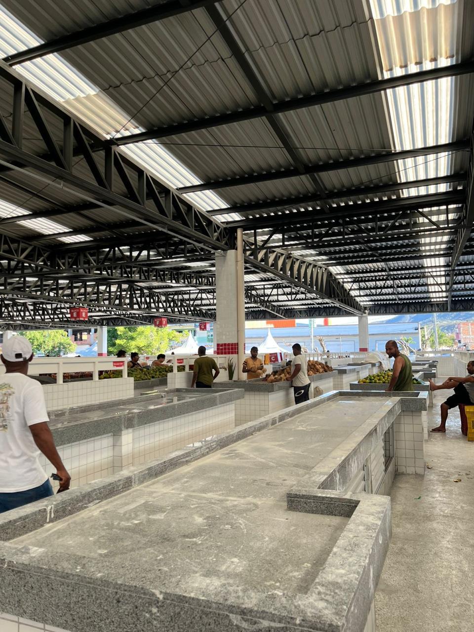 CEAVIG - CONTRATAÇÃO DE EMPRESA ESPECIALIZADA PARA EXECUÇÃO DE PISO DE ALTA-RESISTÊNCIA, REVESTIMENTO, INSTALAÇÃO ELÉTRICA E ALVENARIA E ESTRUTURA DE CONCRETO DOS PRÉDIOS PÚBLICOS PERTENCENTES ÀS DIVERSAS SECRETARIAS NO MUNICÍPIO DE JEQUIÉ-BA