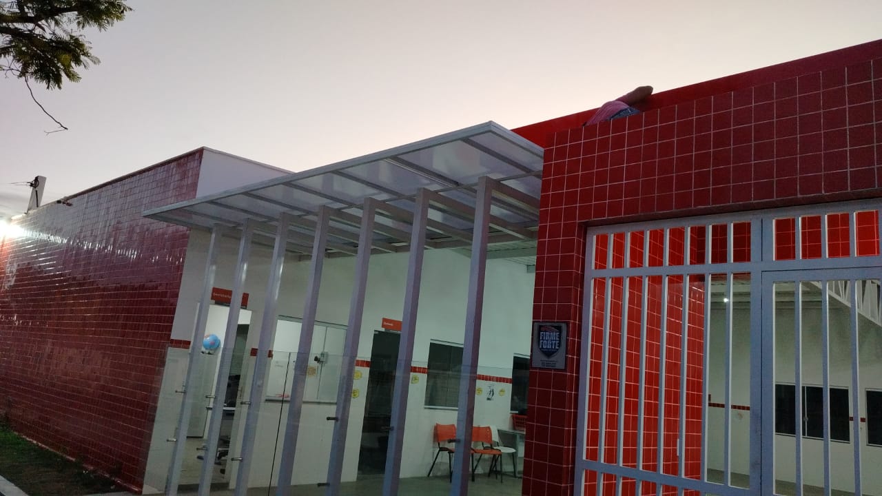 CONTRATAÇÃO DE EMPRESA ESPECIALIZADA PARA EXECUÇÃO DE SERVIÇOS DE INSTALAÇÃO DE COBERTURAS EM POLICARBONATO NAS UNIDADES VINCULADAS A SECRETARIA MUNICIPAL DE EDUCAÇÃO DE JEQUIÉ-BA