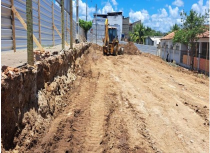 CONTRATAÇÃO DE EMPRESA ESPECIALIZADA PARA REQUALIFICAÇÃO DA ESCOLA MUNICIPALIZADA JORNALISTA FERNANDO BARRETO, NO BAIRRO JEQUIEZINHO, NA CIDADE DE JEQUIÉ-BA