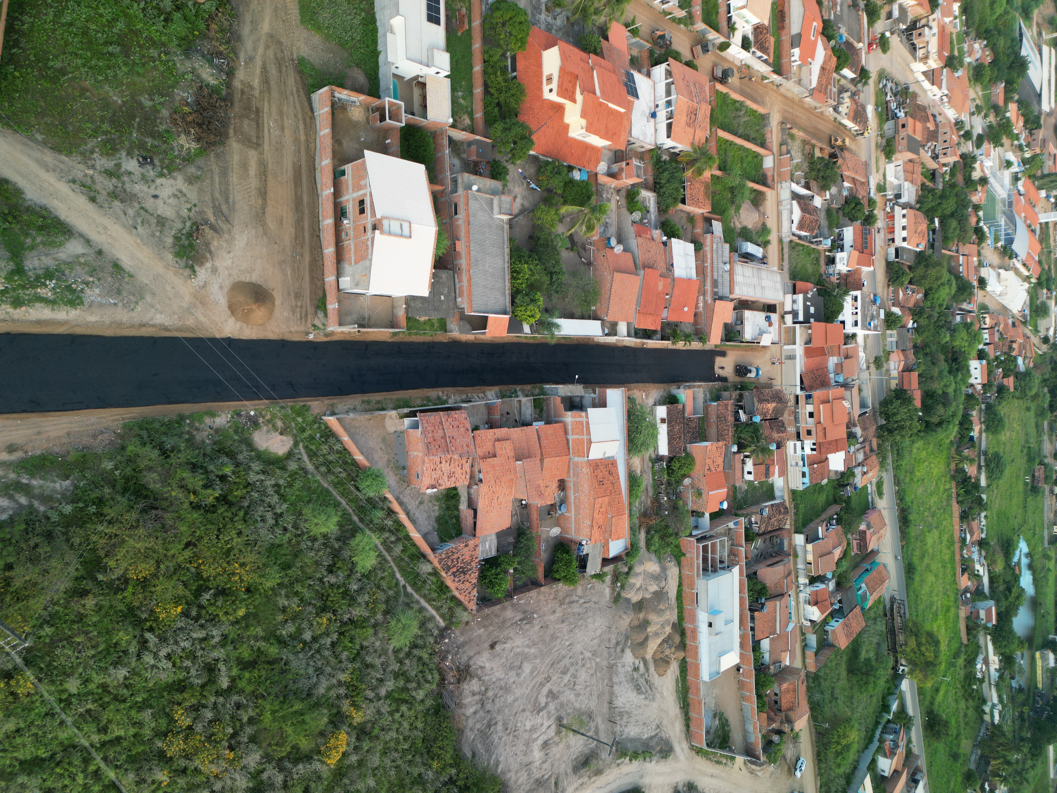 EXECUÇÃO DE PAVIMENTAÇÃO ASFÁLTICA COM CBUQ (CONCRETO BETUMINOSO USINADO A QUENTE) PARA OS BAIRROS JEQUIEZINHO, KM03, CURRAL NOVO, CIDADE NOVA E LOTEAMENTO SANTA LUZ.