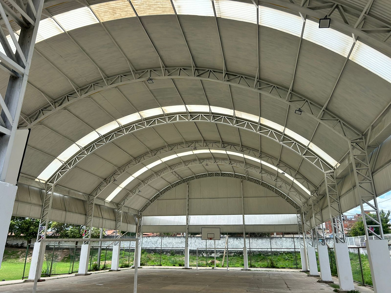 OBRA: Cobertura da Quadra do Colégio Municipal Stela Câmara Dubois - Jequiezinho
