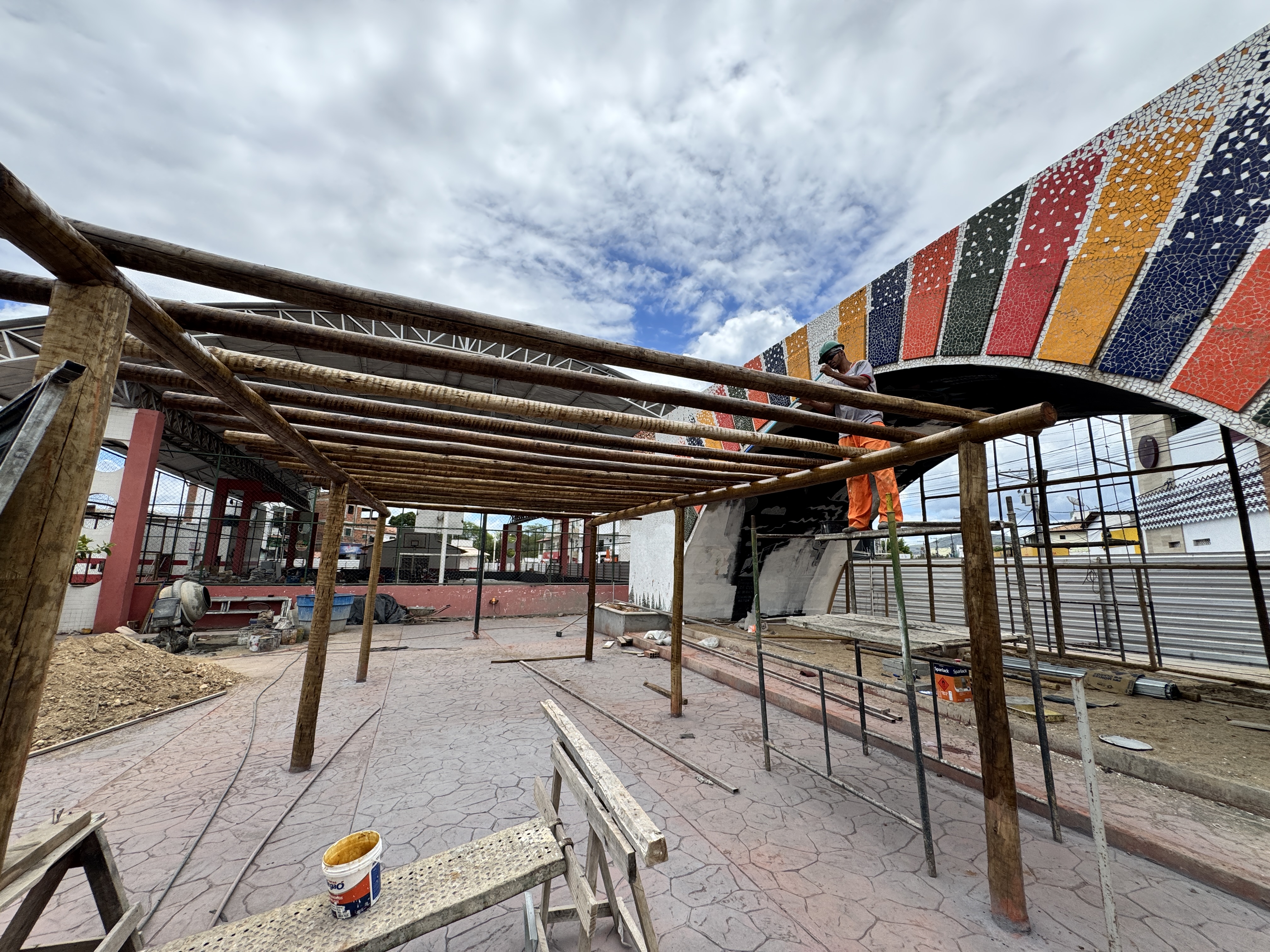 PRAÇA - Requalificação da Praça localizada no Campo do América (Viveiro)