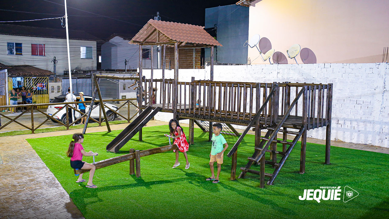 Prefeito de Jequié entrega requalificação de praça, quadra poliesportiva e inaugura campo society no Residencial Vida Jequié