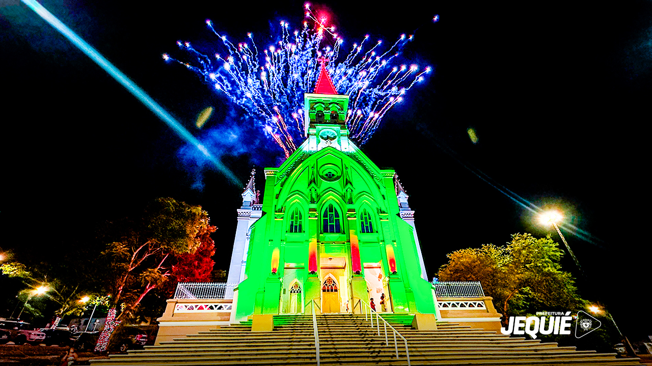 Prefeito de Jequié inaugura iluminação cênica da Catedral de Santo Antônio