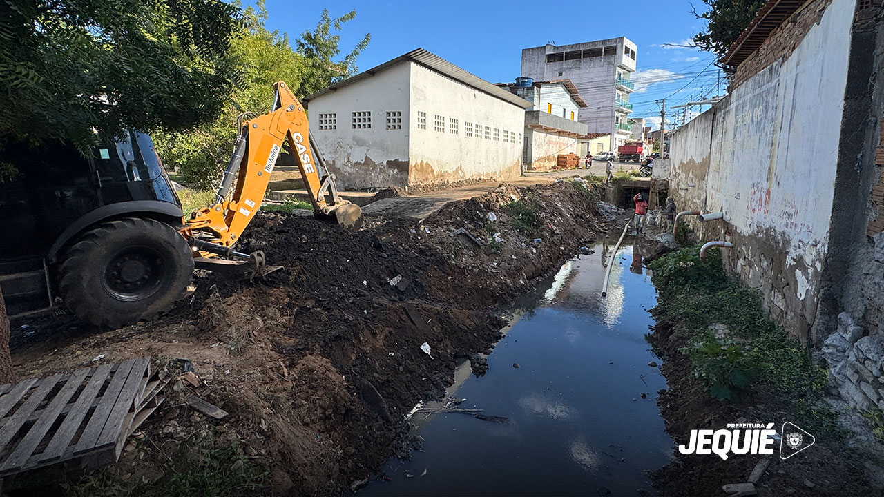 Prefeitura de Jequié amplia sistema de drenagem com construção do canal pluvial na Manga de Elza