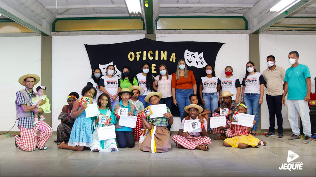 Prefeitura de Jequié promove entrega de certificados de curso gratuito de Teatro à crianças e adolescentes atendidas pelo CRAS