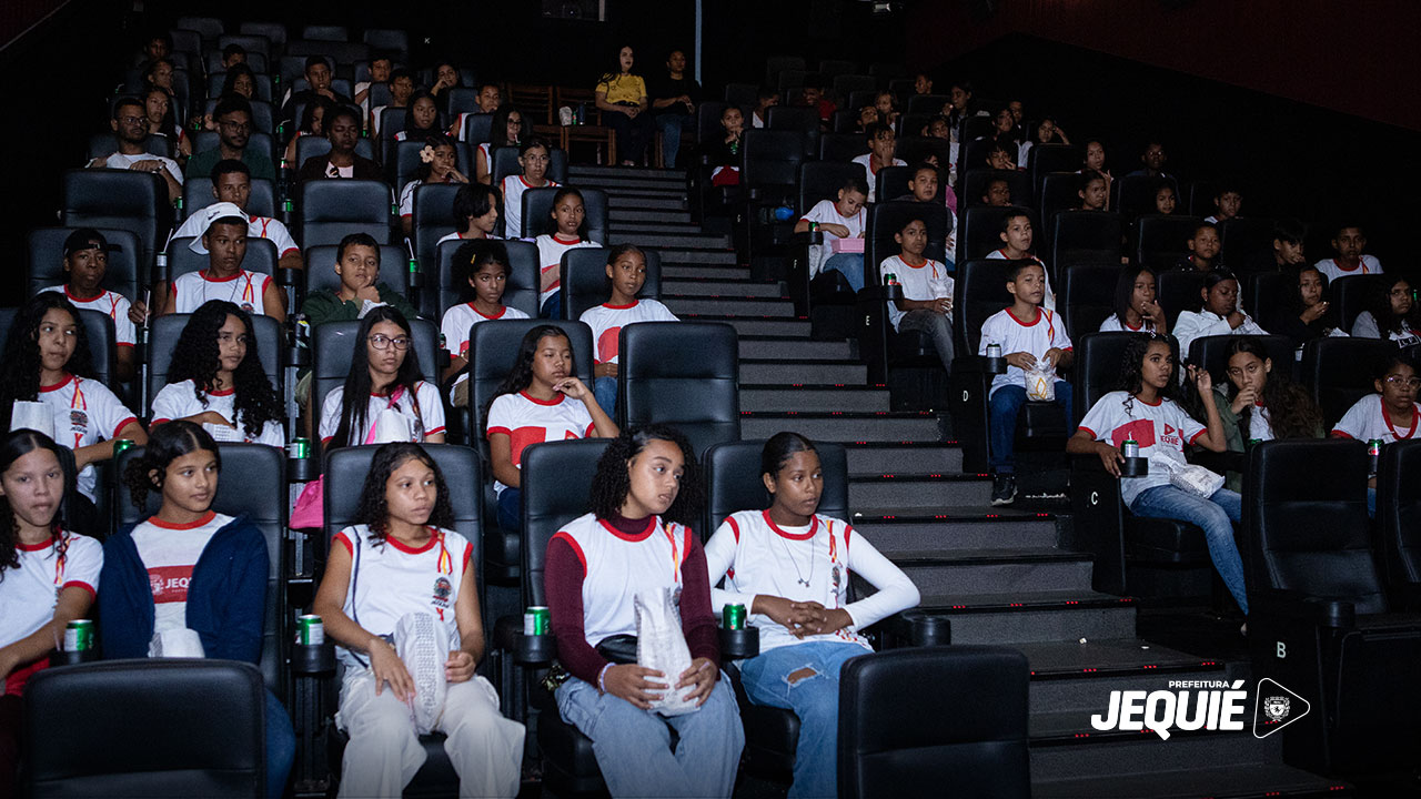 Prefeitura de Jequié realiza mais um A Escola vai ao Cinema e promove acesso e inclusão de estudantes municipais